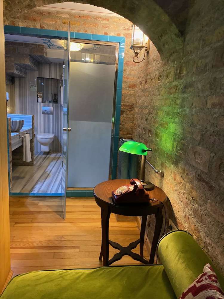 Niles Hotel Istanbul Special Class 10/50