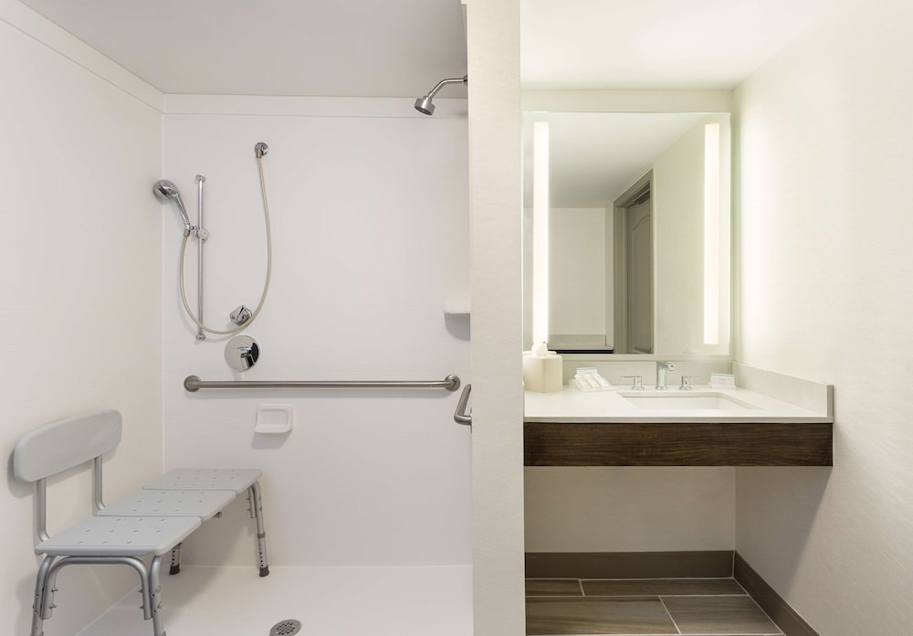 Hilton Garden Inn Melville 8/69
