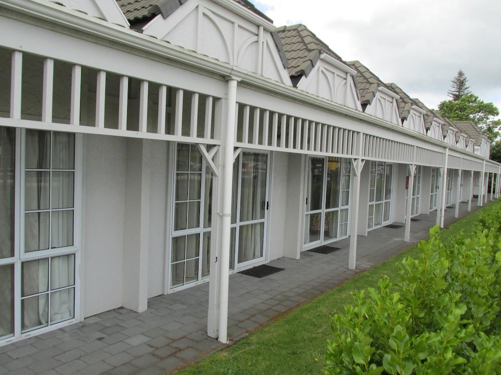 LAKE ROTORUA HOTEL 2/46