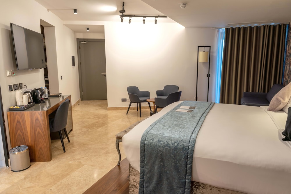 The Village Boutique and Spa 29/72