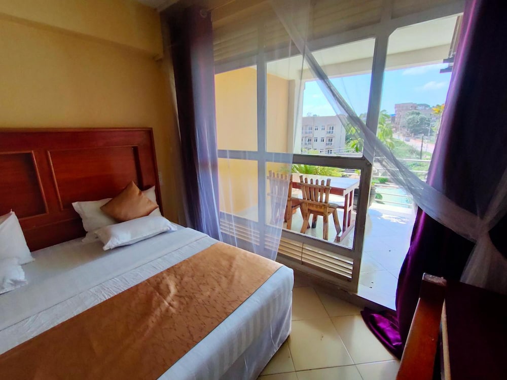Pulickal Airport Hotel 12/50