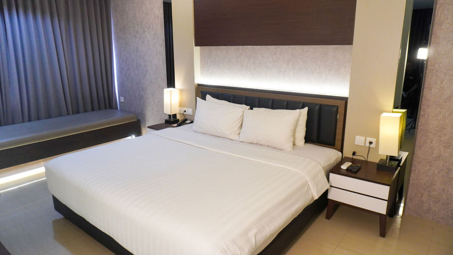 Executive, Suite