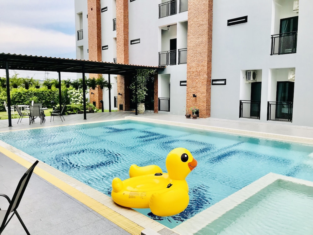 Loft 202 Hotel 25/29