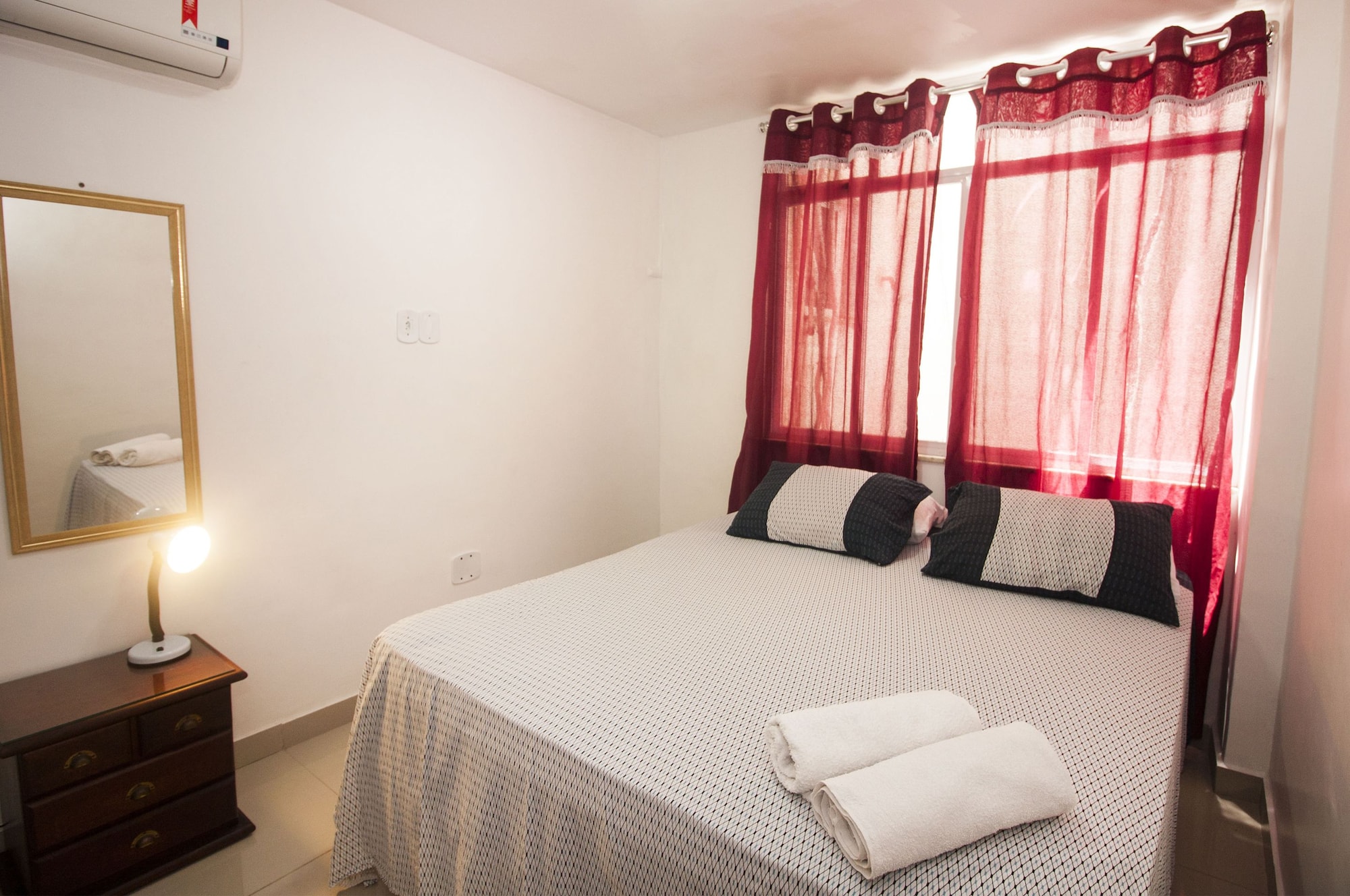 ROOM, DOUBLE BED