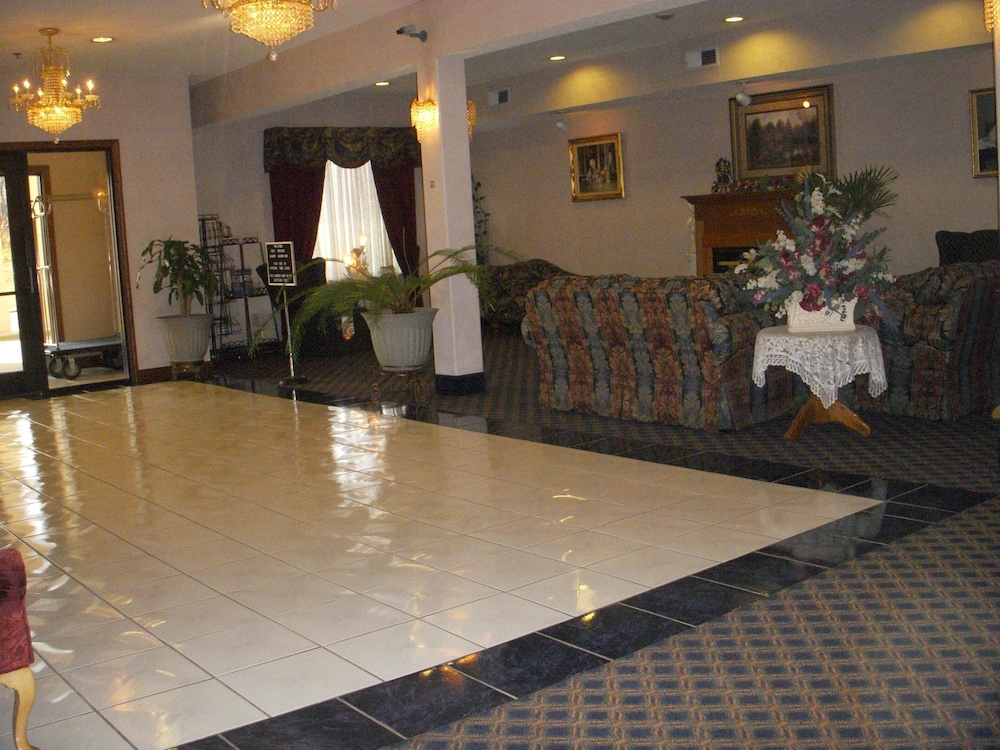 Baymont by Wyndham Albany, KY 7/34