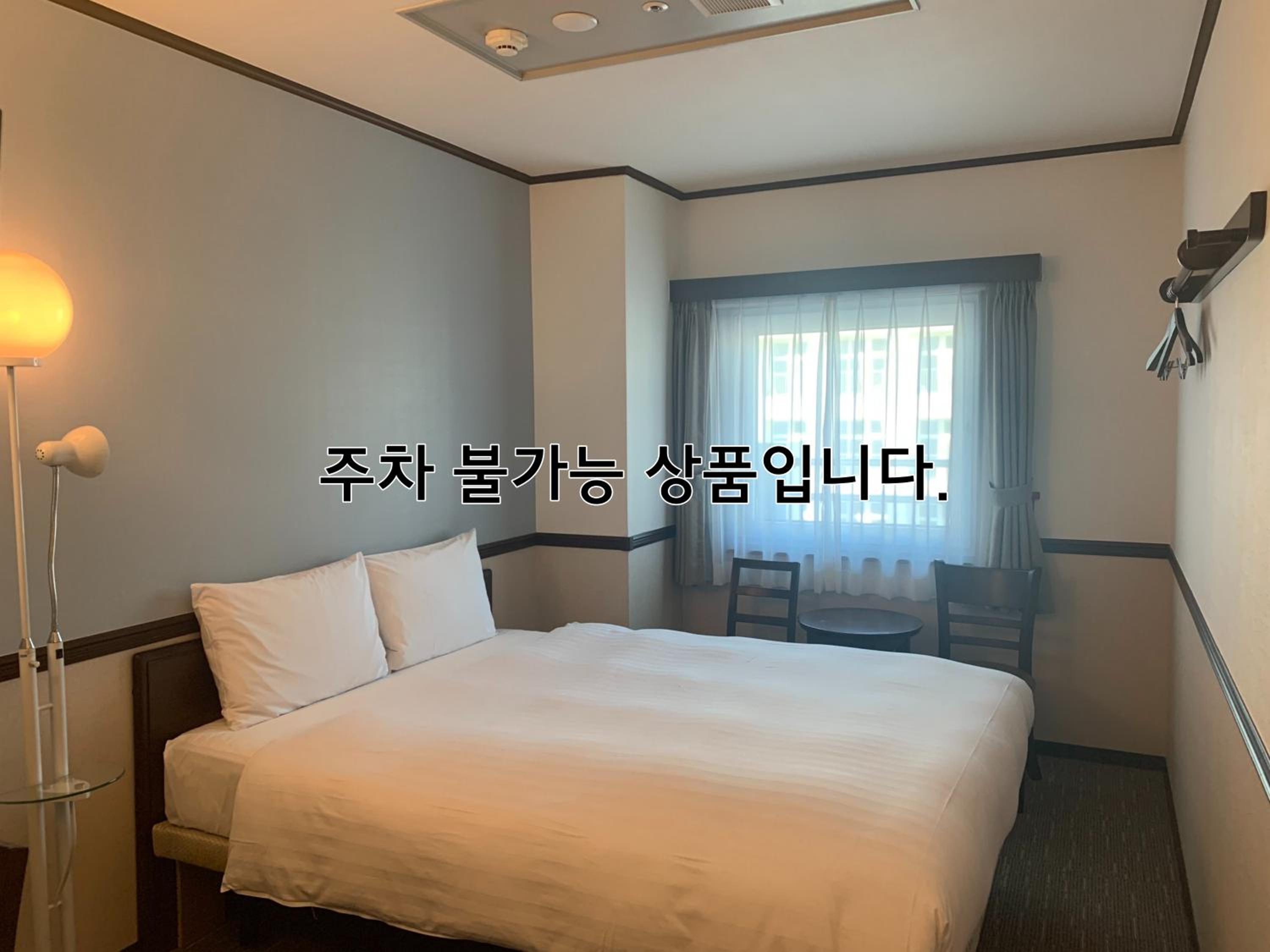 Room, Queen Bed, No Parking