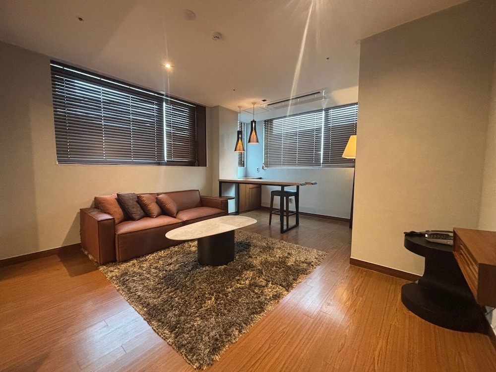 Hyunjin Tourist Hotel 52/72