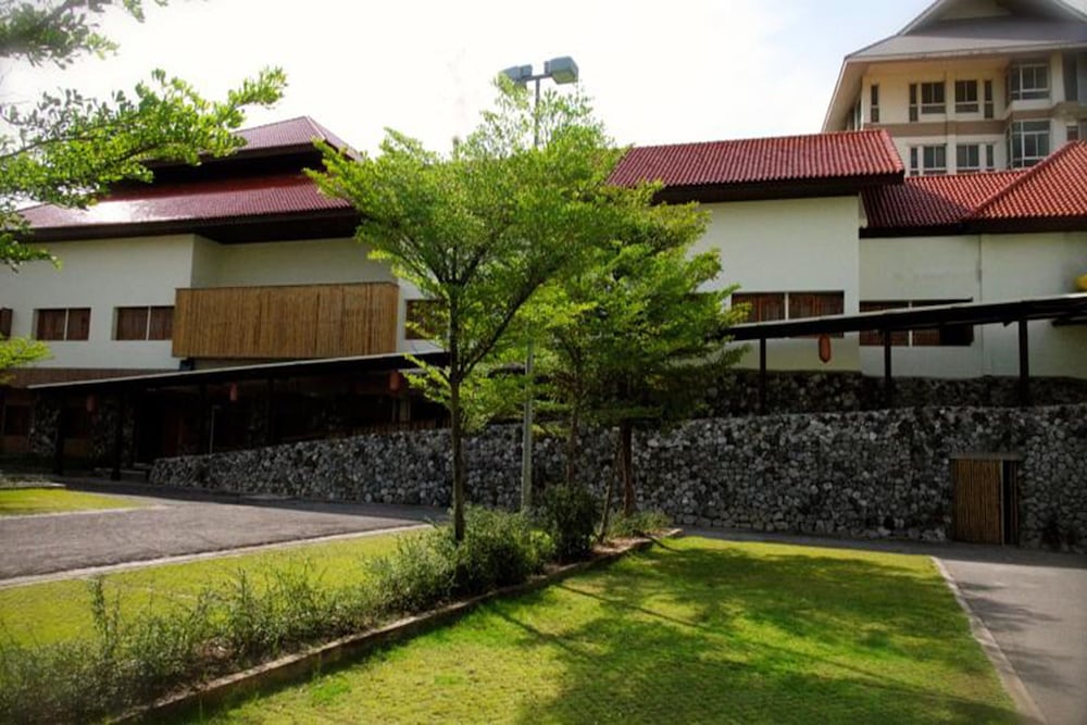 J. Park Hotel 58/62