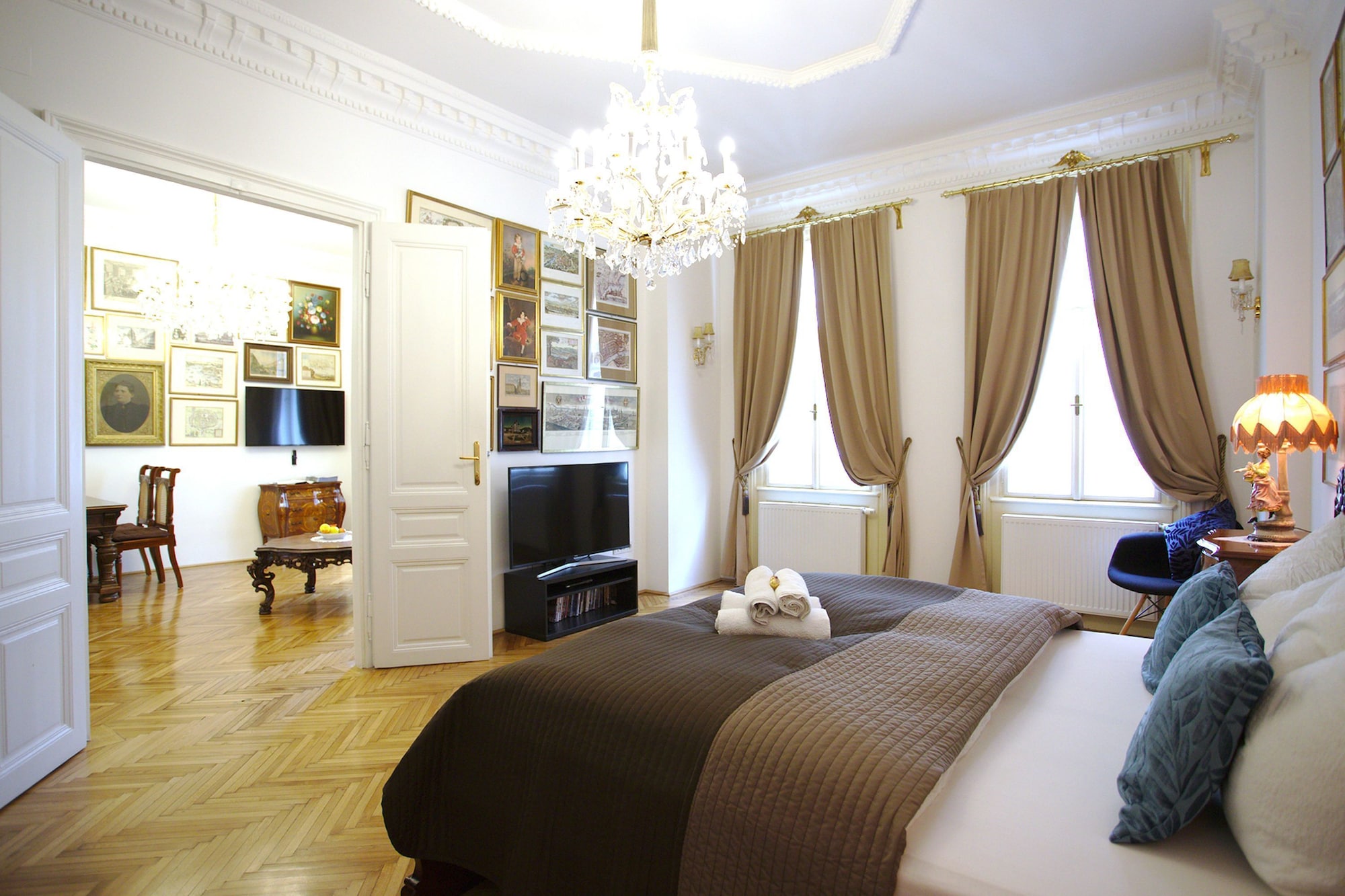 Island, Comfort, Apartment, King Bed, Sofa