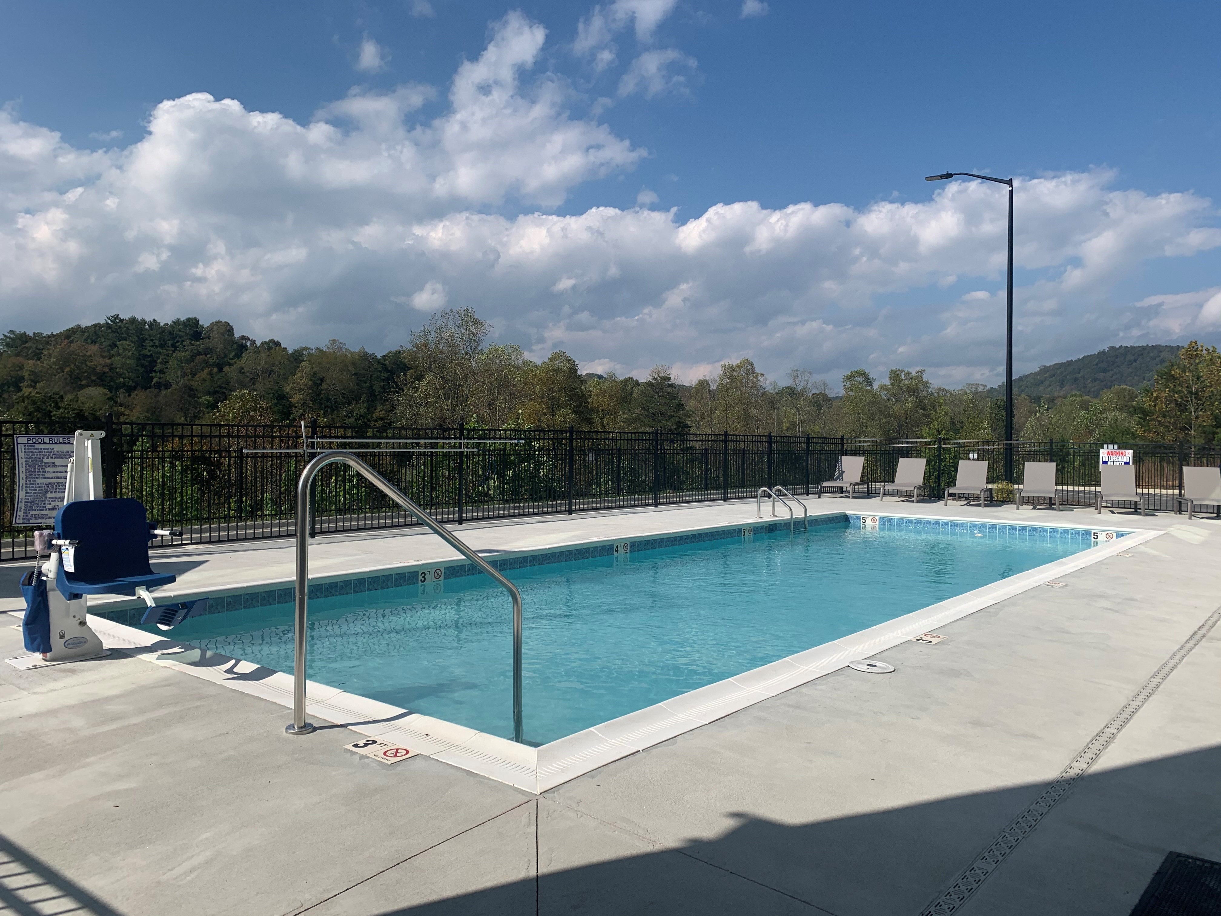 Holiday Inn Express Suites Marion 47/59