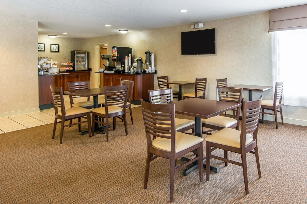 Spark by Hilton Fredericksburg Southpoint 24/38