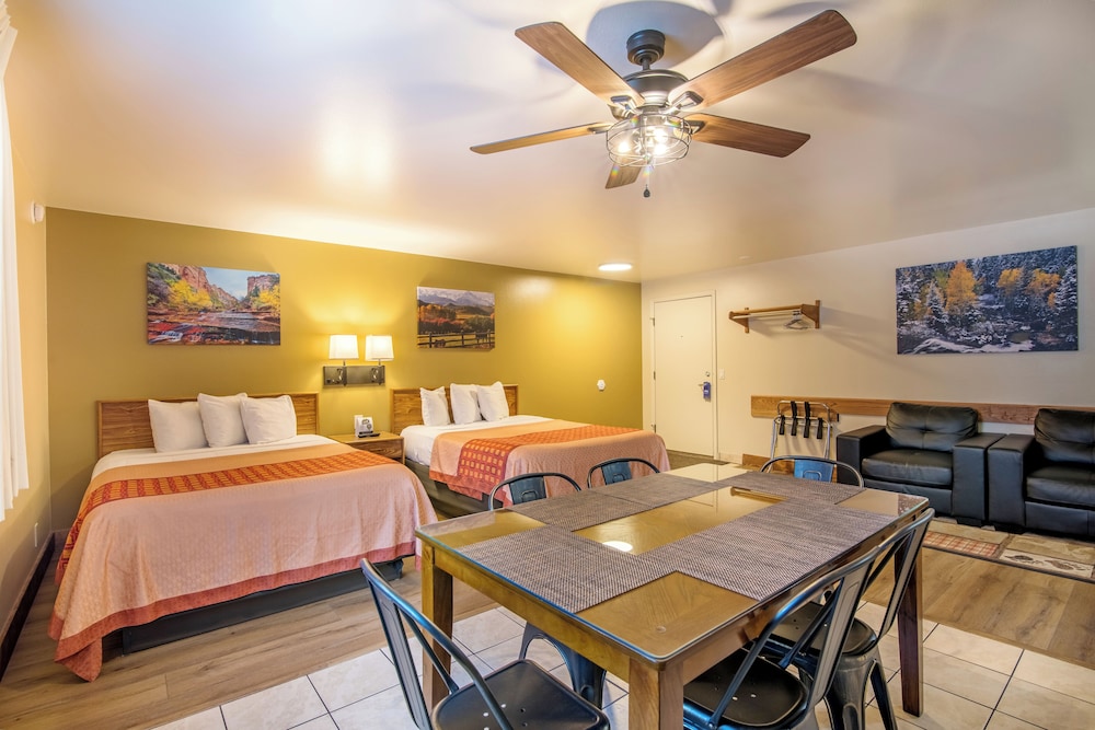 Glenwood Springs Cedar Lodge 37/48