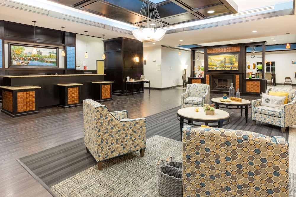 La Quinta Inn and Suites by Wyndham Mt. Pleasant 61/72