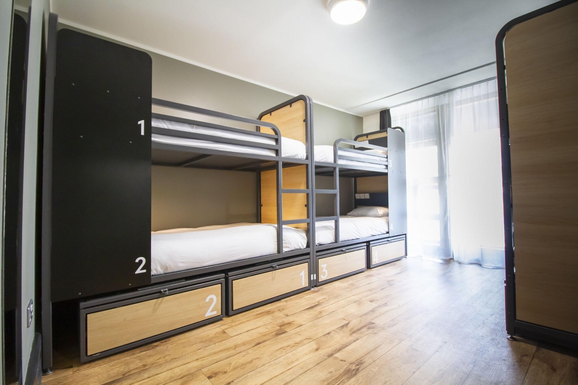 Private, 6 Beds, Shared Bathroom