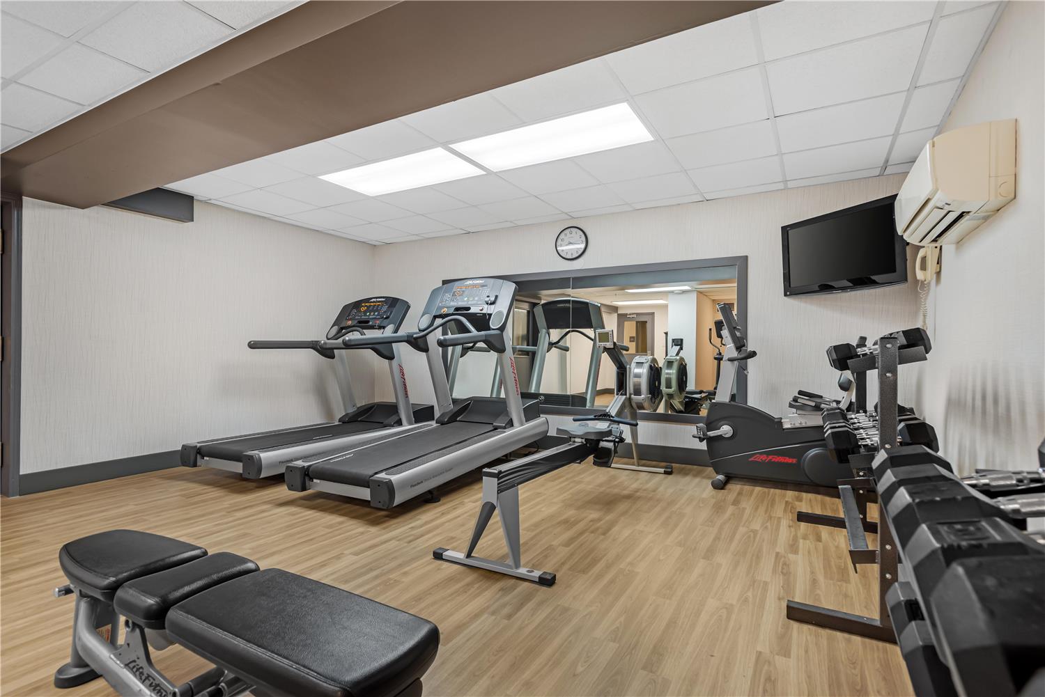 Best Western Plus Suites Downtown 25/42
