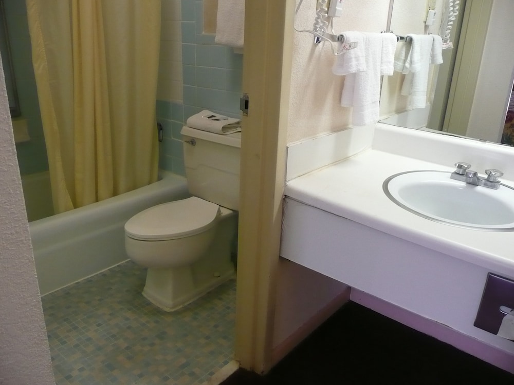 Ramada by Wyndham Lumberton NC North 58/60