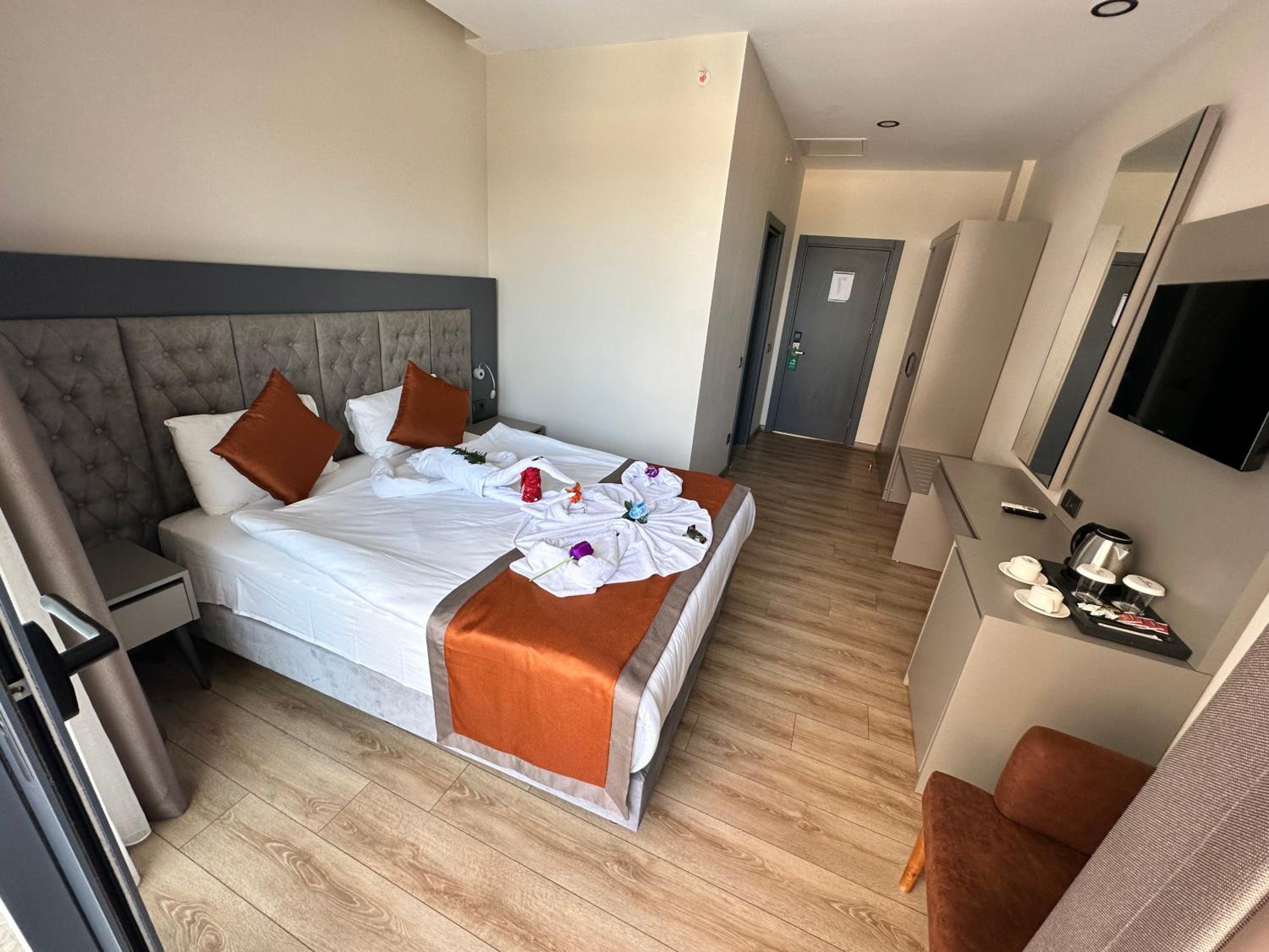 SUITE ROOM
