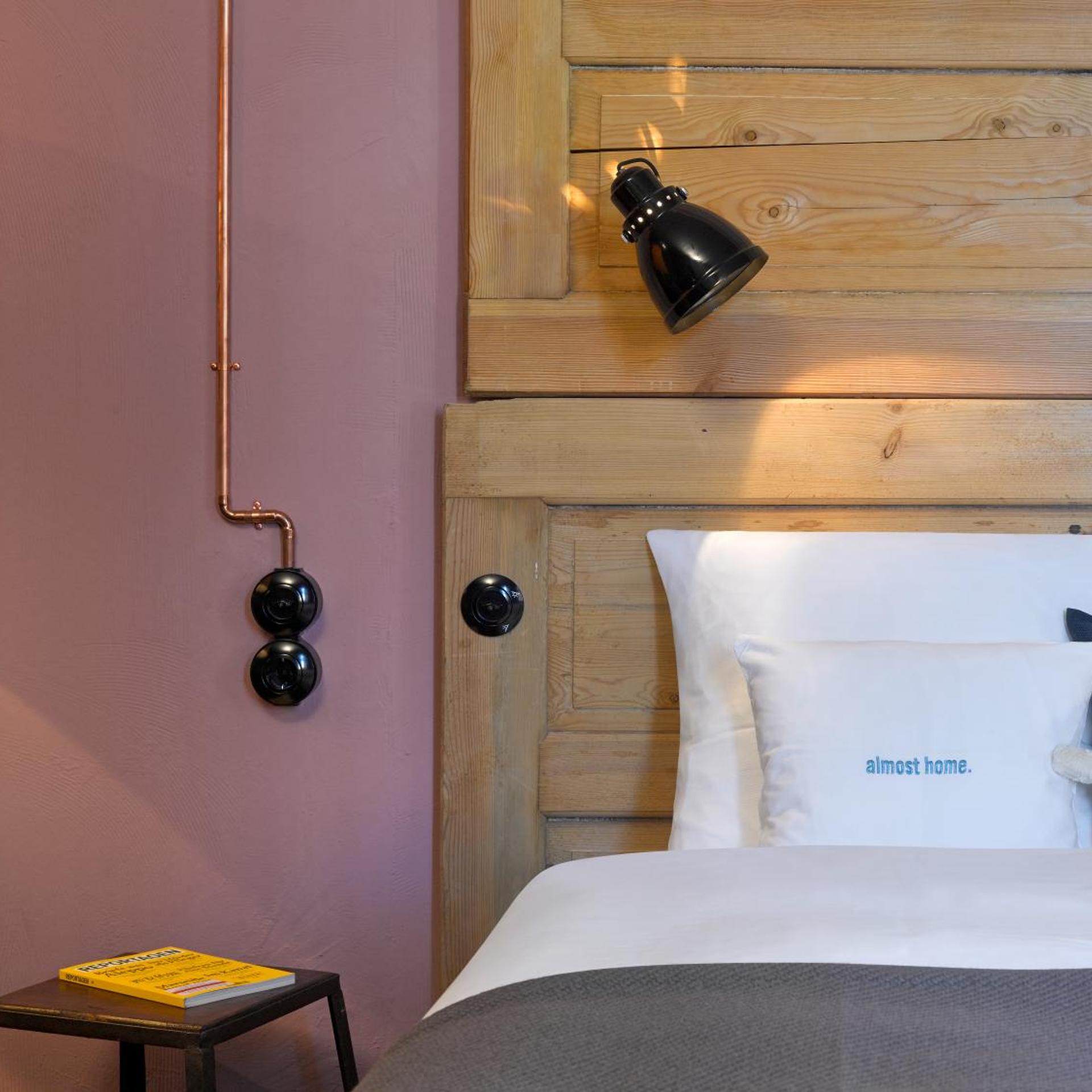 ROOM, XL