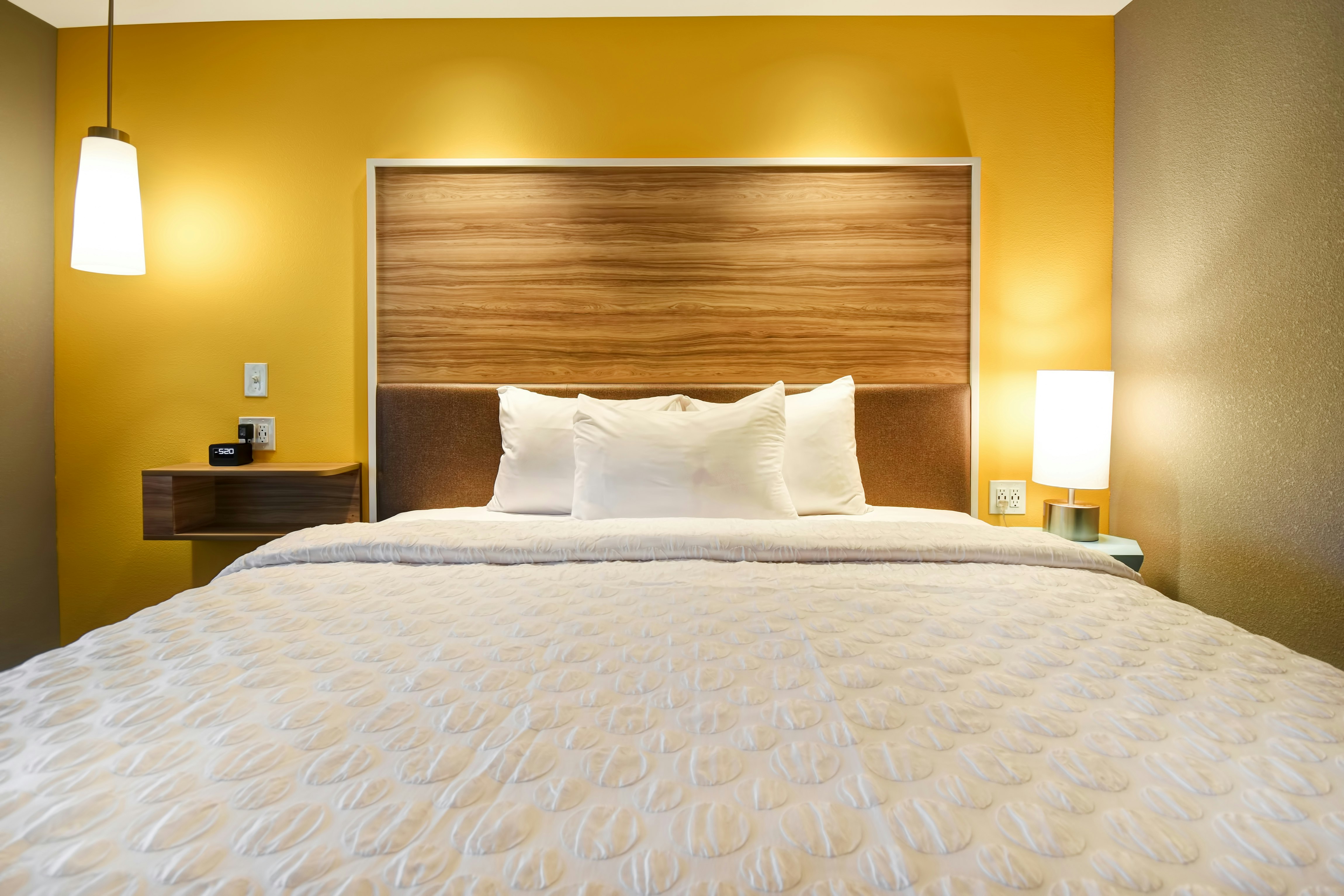 ROOM, KING BED, ACCESSIBLE