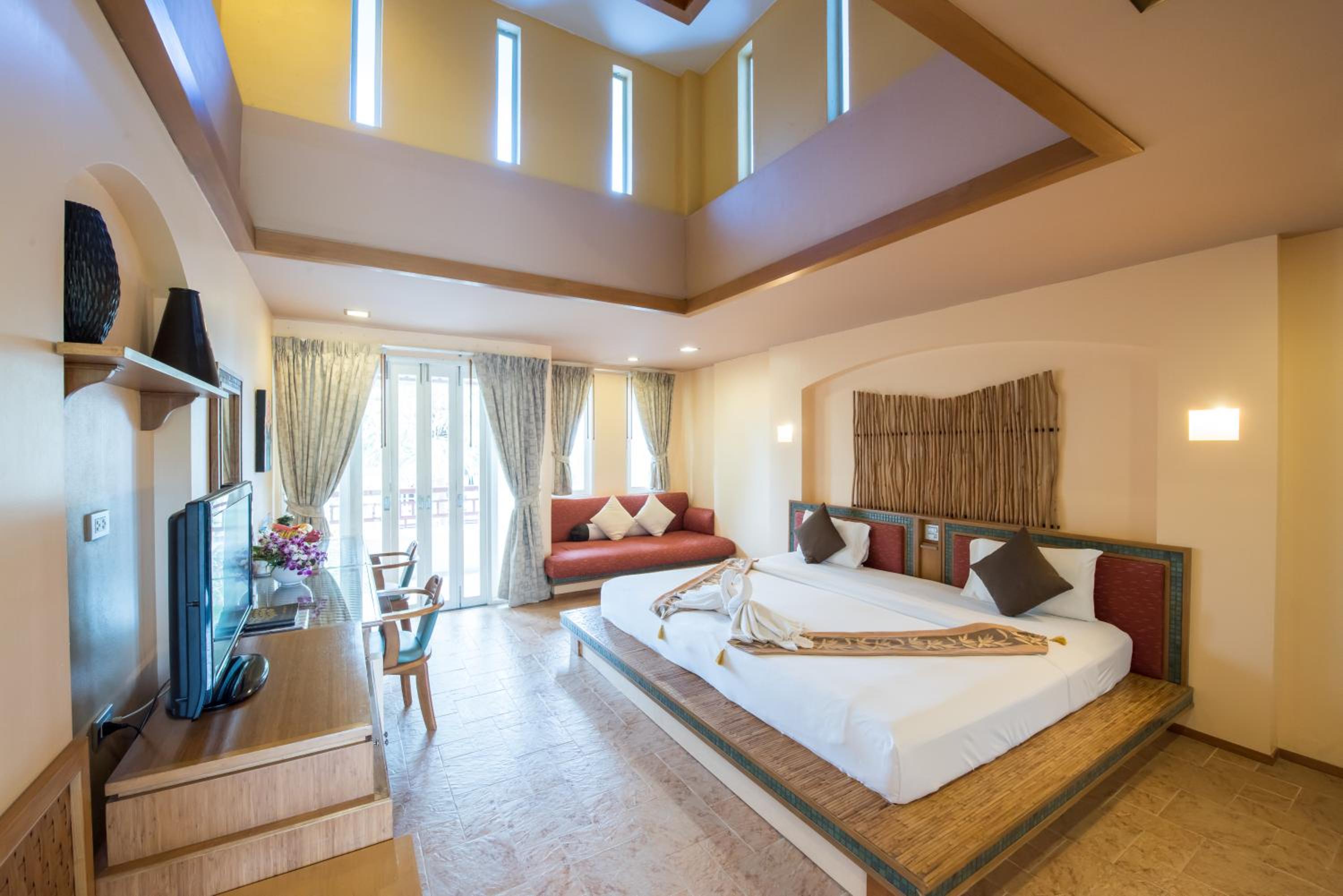 Deluxe, Double or Twin Bed