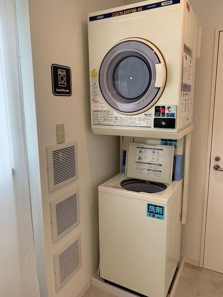 Capsule Hotel CUBE 7/36
