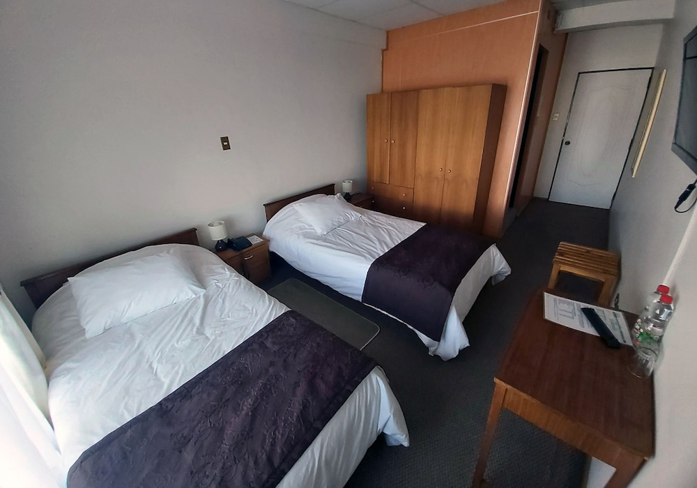 Hotel Esmeralda 6/30