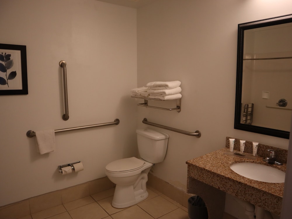 Country Inn & Suites By Radisson, Emporia, VA 11/37