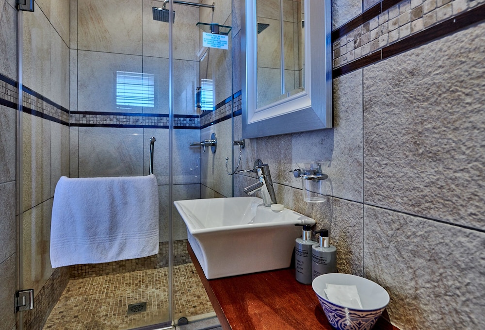 EXECUTIVE, STUDIO, SUITE