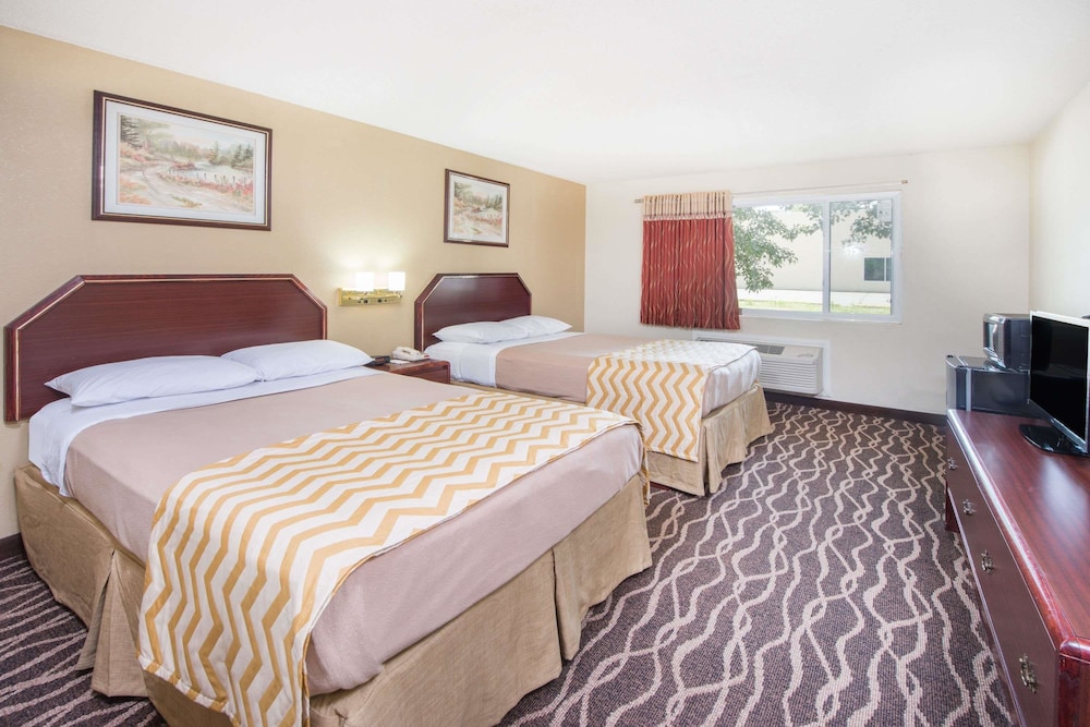 Travelodge by Wyndham Terre Haute 8/21