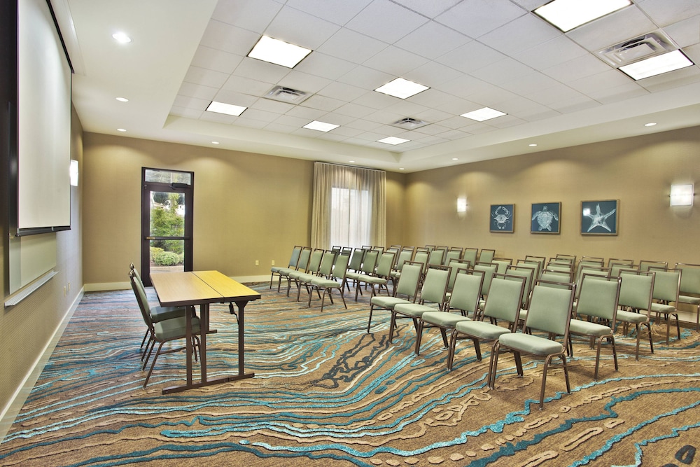 Courtyard By Marriott Gulfport Beachfront 43/45