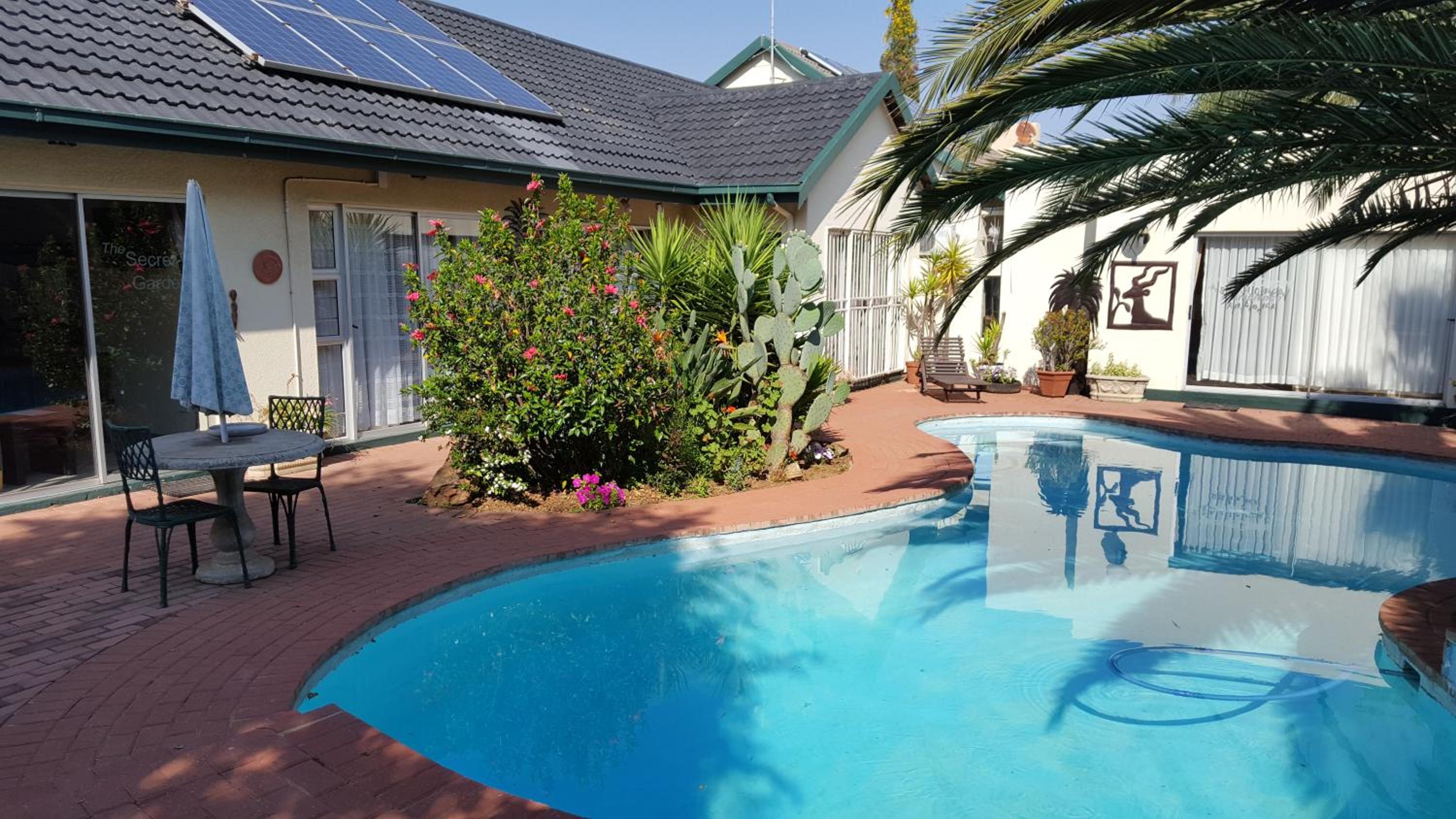Sleep Eezy Cottages 13/16