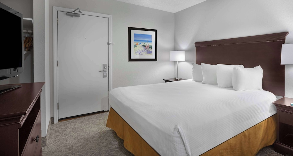 غرفة قياسية بسرير كوين لذوي الإعاقة، Best Western Ocean Sands Beach Resort 4/7
