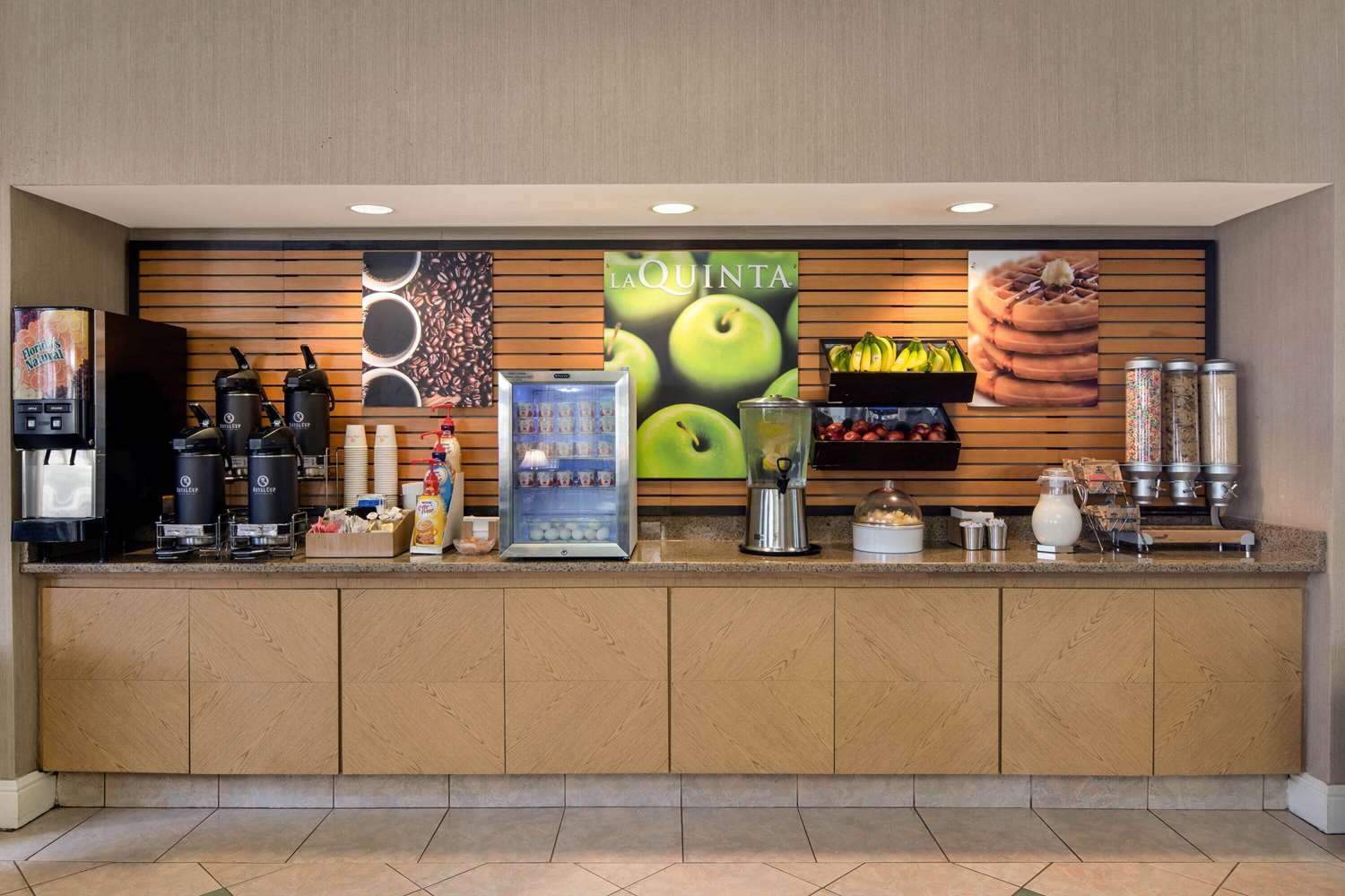 La Quinta Inn and Suites by Wyndham Greenville Haywood 15/68