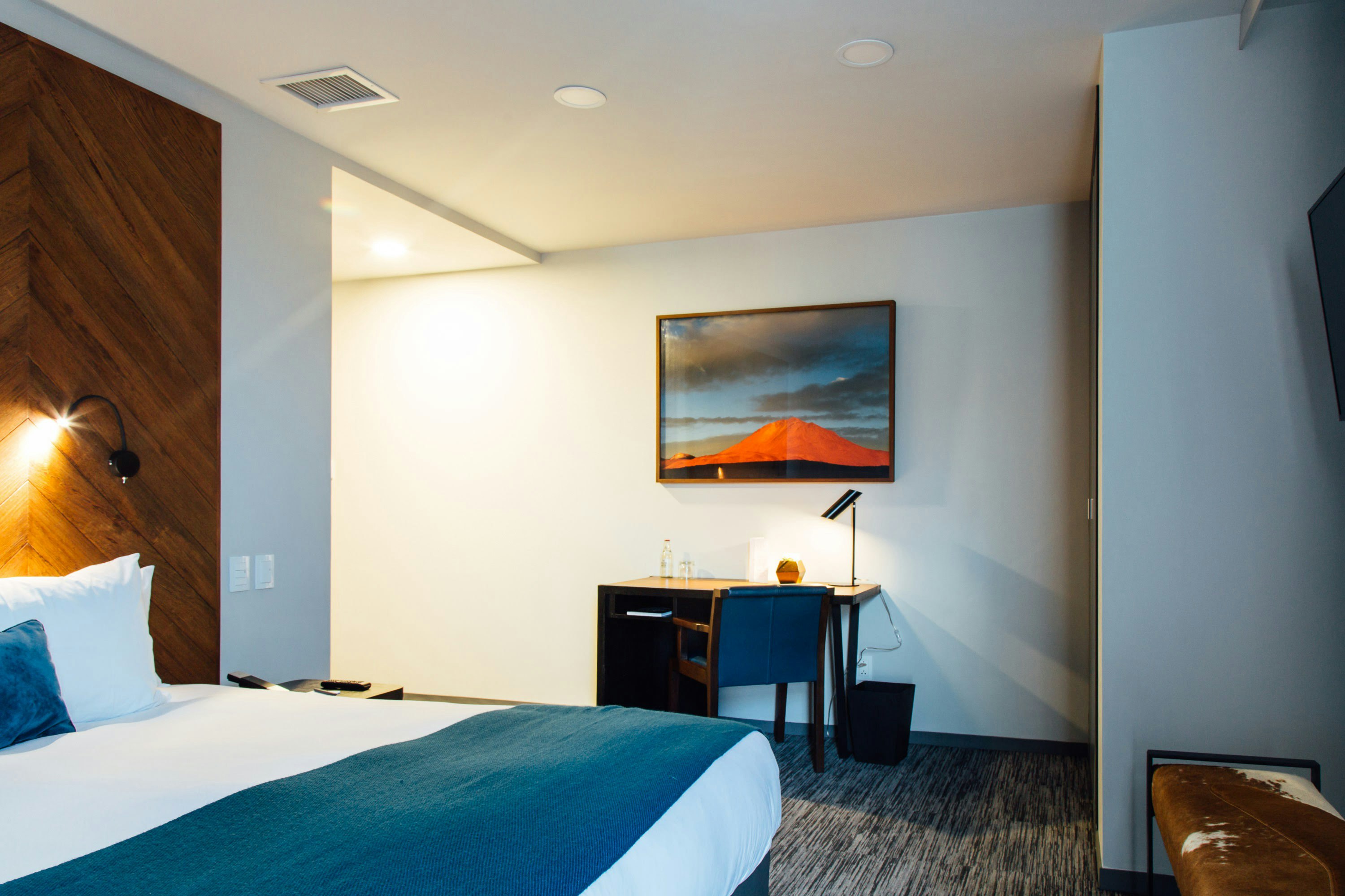 ATIX HOTEL 4/25