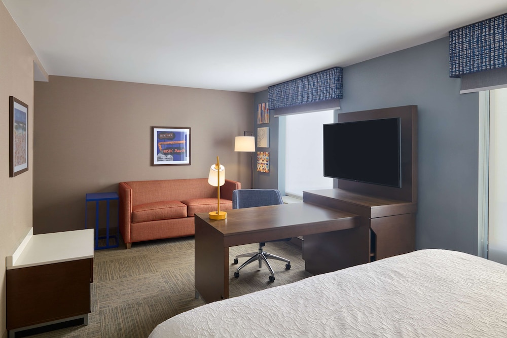 Hampton Inn and Suites Providence/Smithfield 12/40