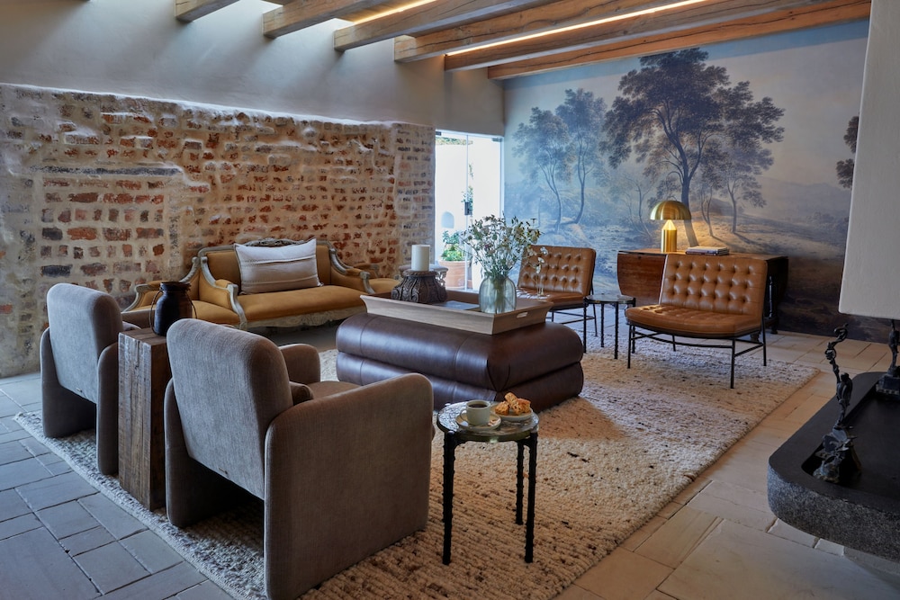 Blaauwklippen Manor House & Jonkershuis by Newmark 30/50