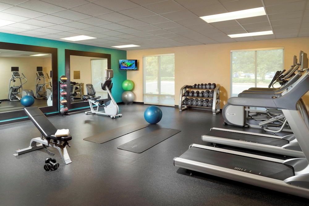 Fairfield Inn Suites Fayetteville North 26/50