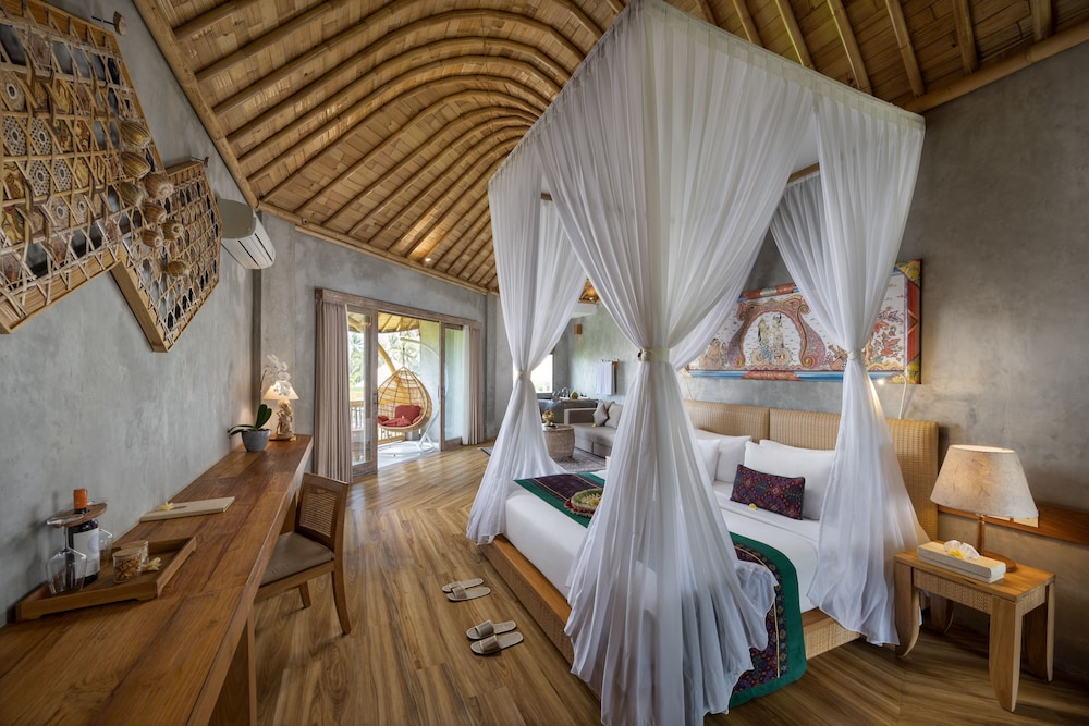 Royal, Wakanda, Suite, King Bed