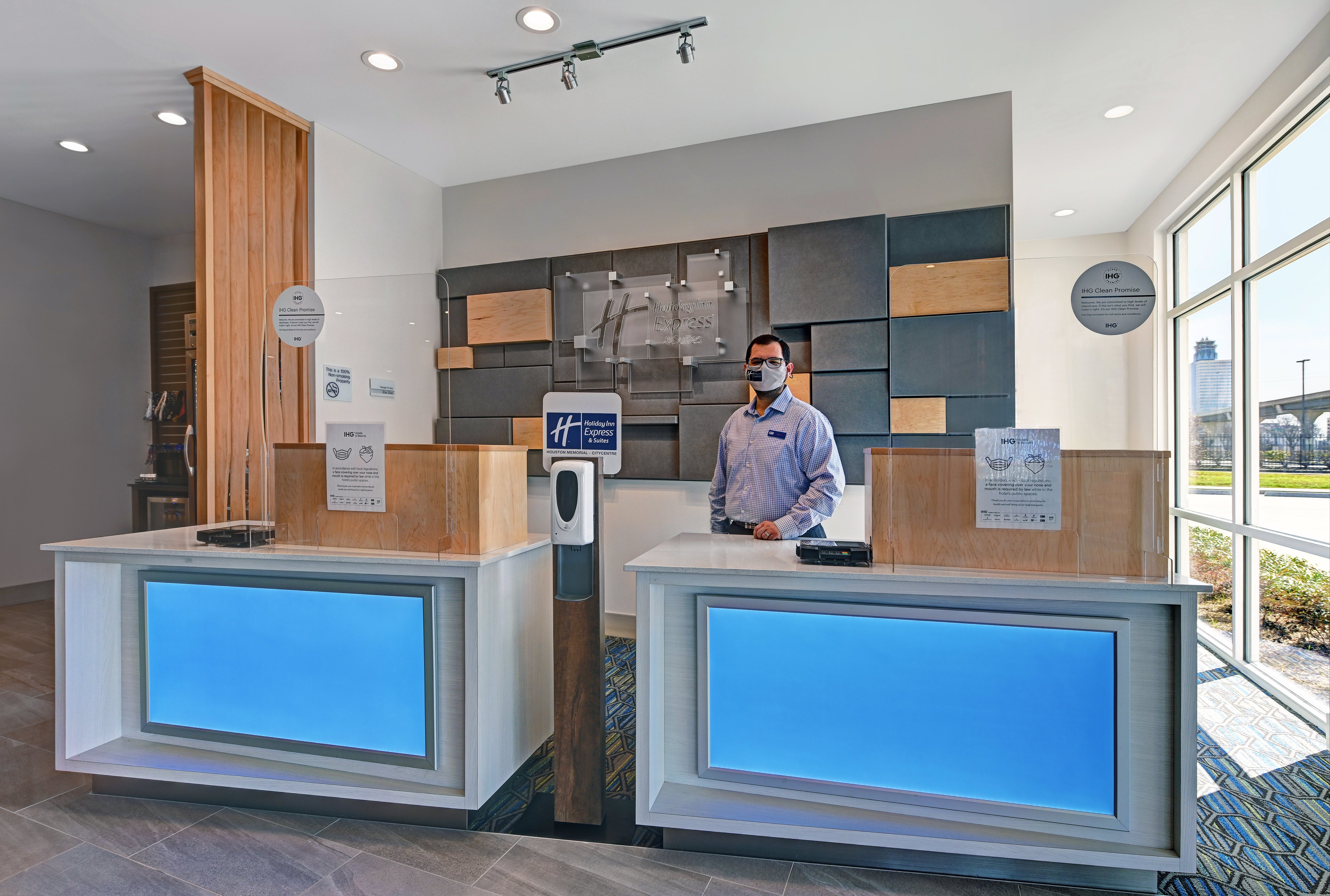 Holiday Inn Express Suites Houston W Memorial City Area 8/39