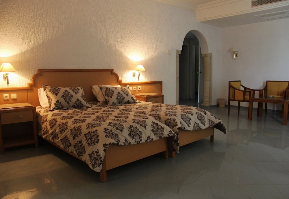 Hotel Royal Jinene 25/68