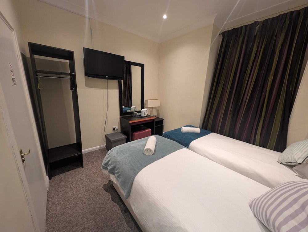 غرفة قياسية بسريرين منفصلين، London Shelton Hotel, Finsbury Park 2/4