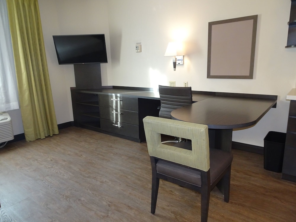 Candlewood Suites Glen Allen Short Pump, an IHG Hotel 40/73