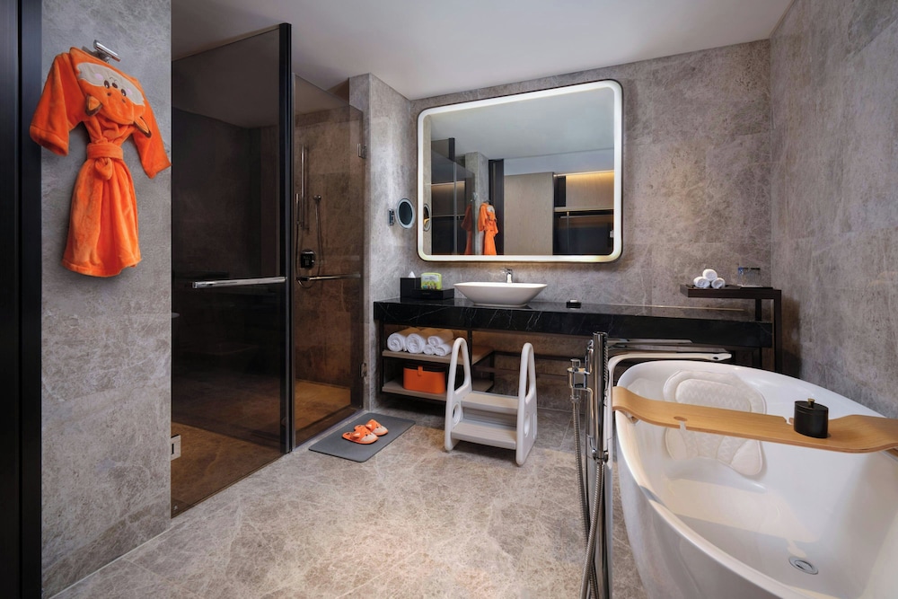 The G Shenzhen, A Tribute Portfolio Hotel 50/51