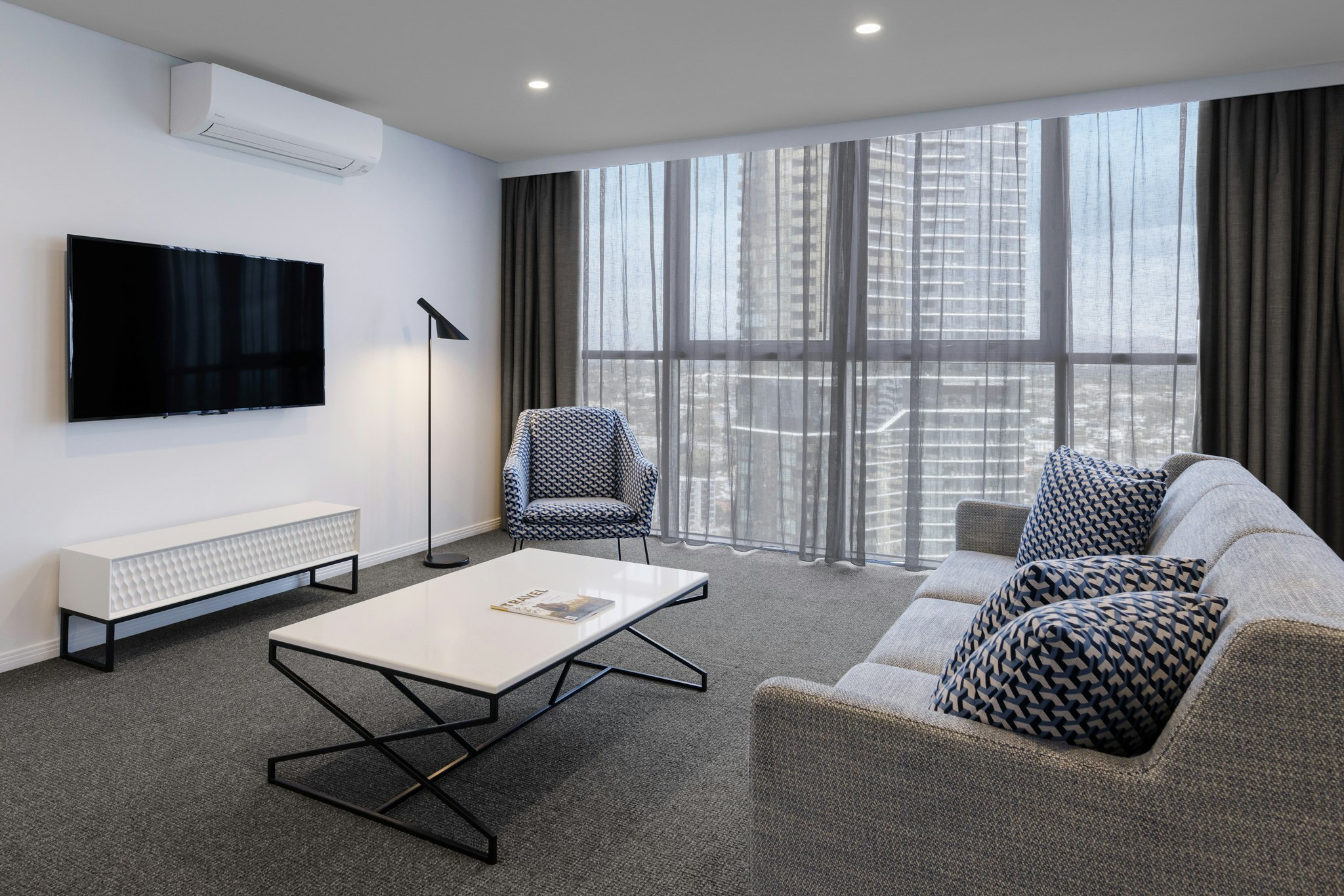 Meriton Suites Broadbeach 22/37