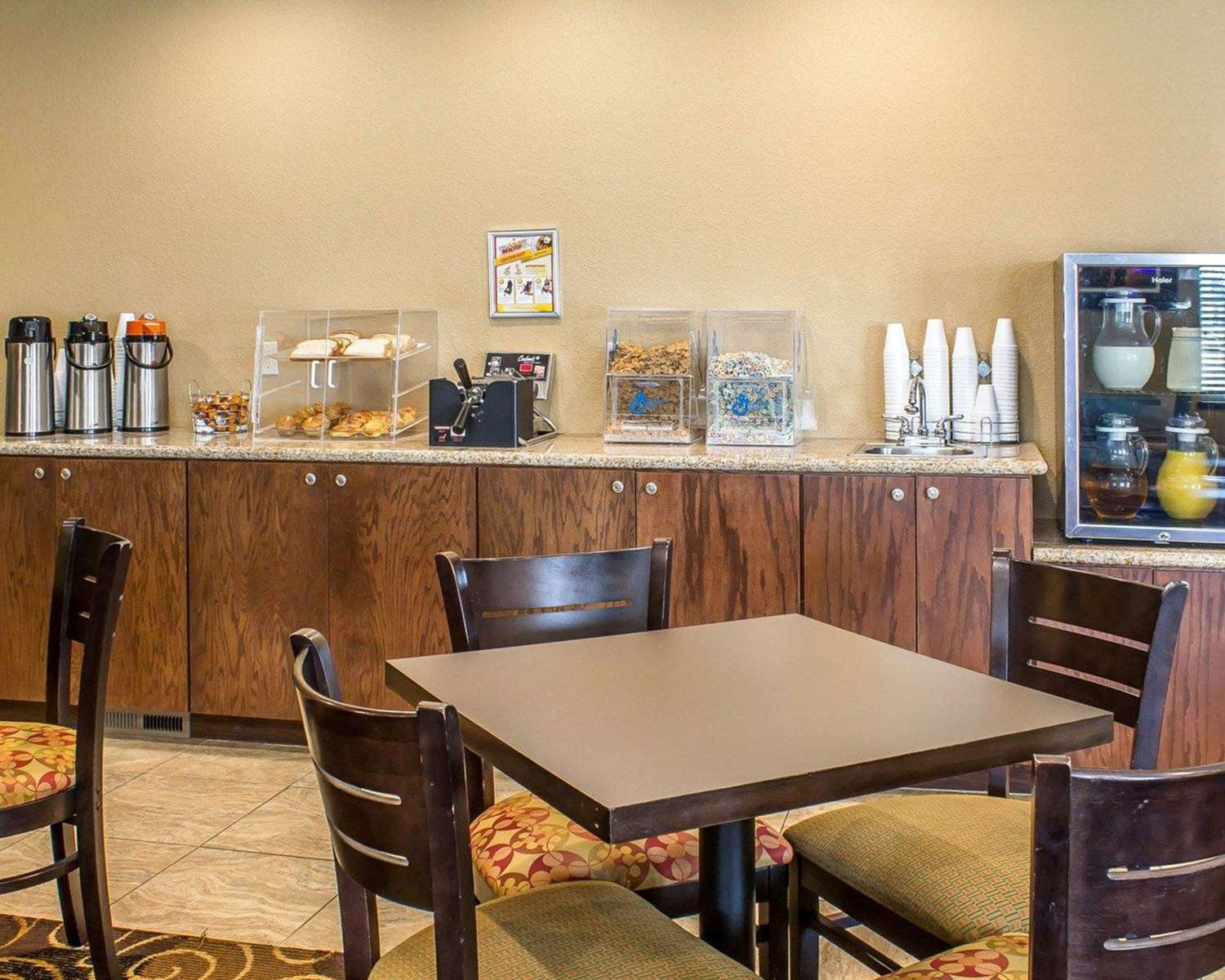 Rodeway Inn & Suites near Okoboji Lake 26/35