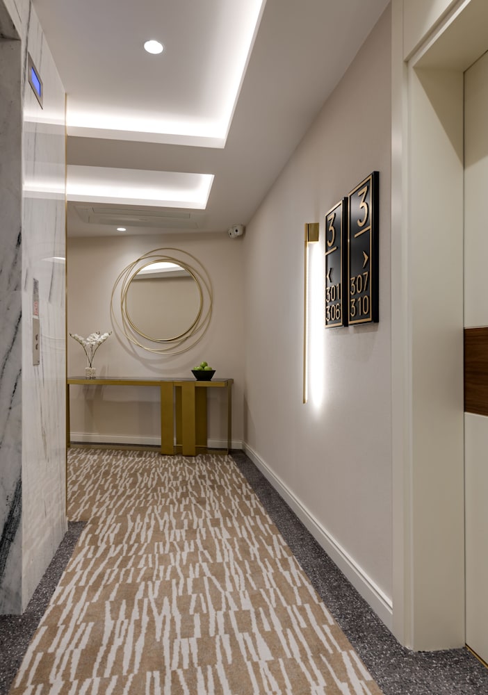 Gleam Collection Hotel 9/62