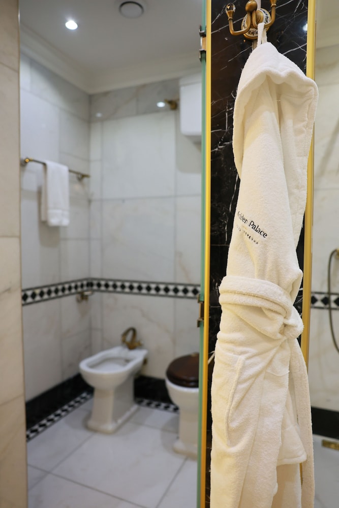 جناح سيغنتشر بسرير كينج، Golden Palace Hotel Yerevan 4/4
