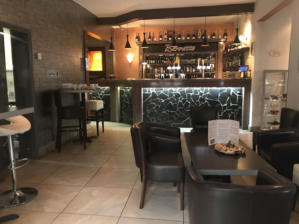Bennetts Hotel 35/50