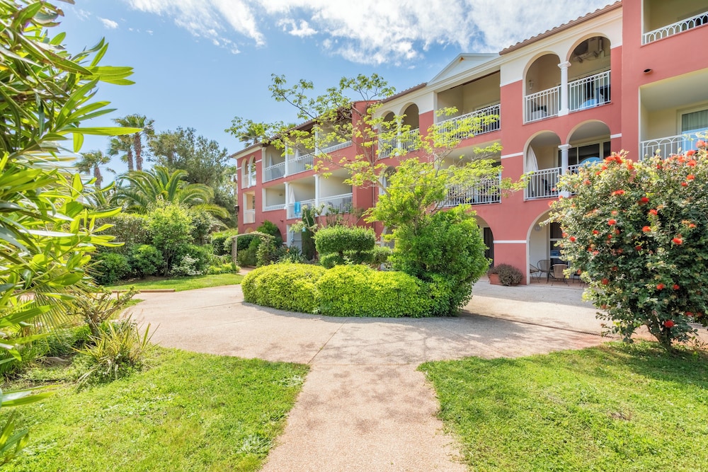 RESIDENCE PIERRE AND VACANCES LE HAMEAU DE LA PINÈDE 70/74