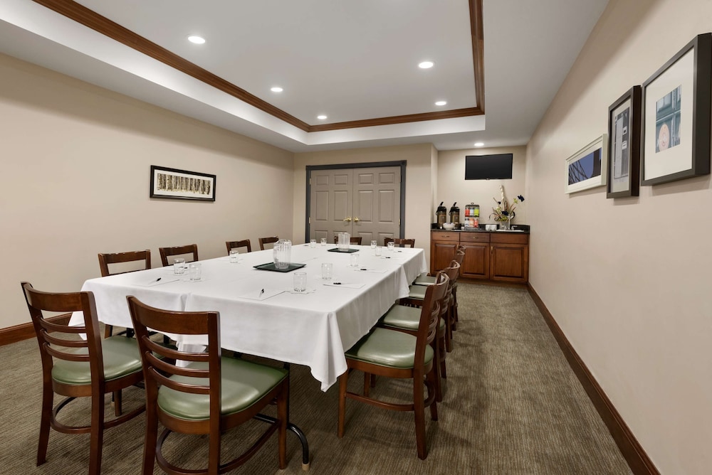 Country Inn & Suites By Radisson, Appleton North, WI 33/35